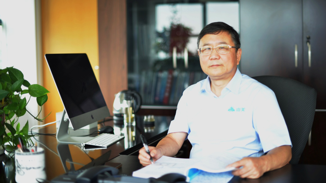 楊安民從業(yè)卅五周年系列報(bào)道--“三十五年磨一劍，山更美，業(yè)更精”專訪