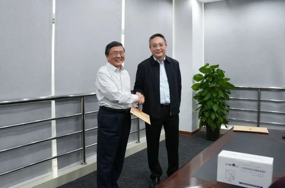 奉賢區(qū)人大常委會(huì)黨組書記、主任張培榮一行蒞臨上海山美股份開展“優(yōu)環(huán)境、穩(wěn)經(jīng)濟(jì)”大走訪大調(diào)研